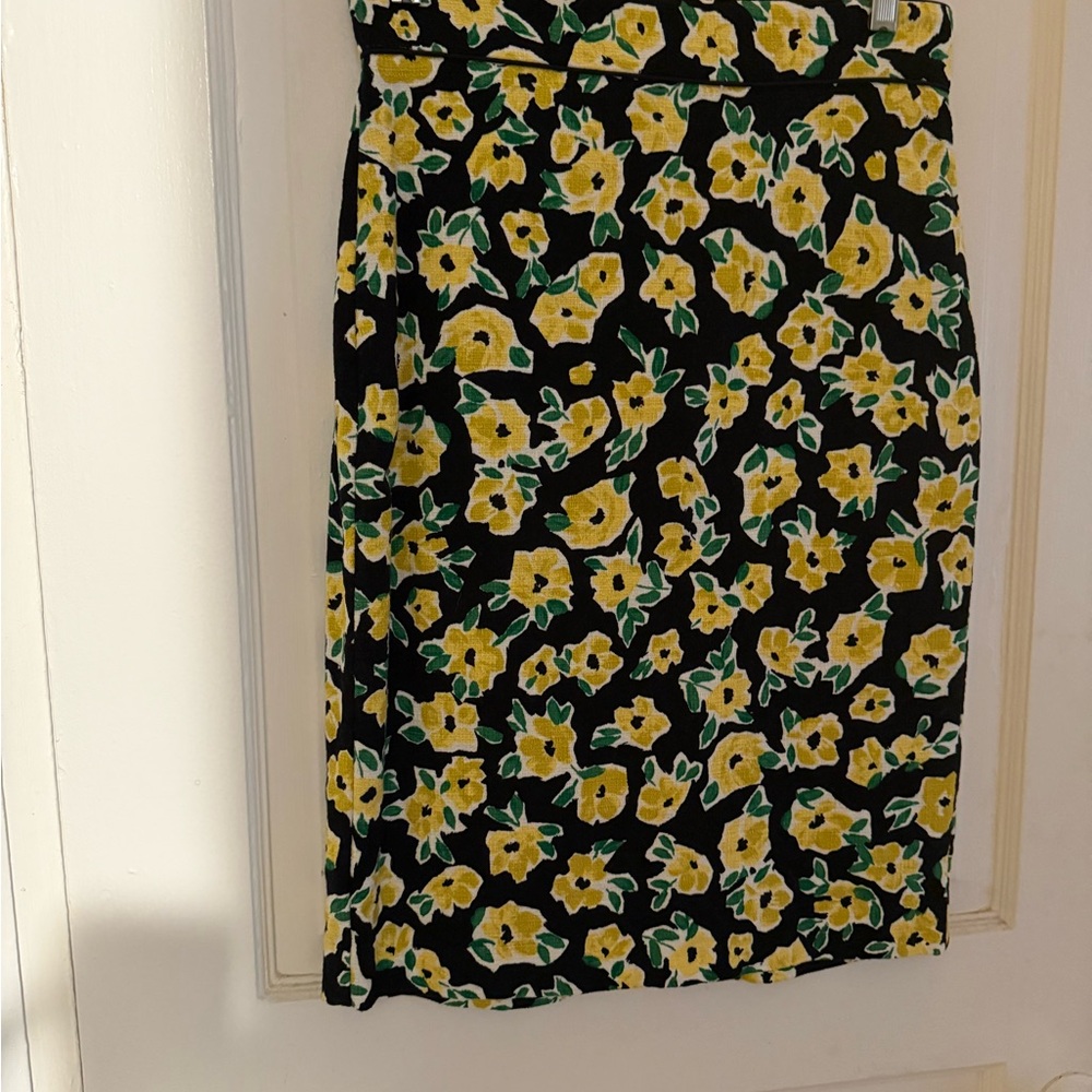 Ann Taylor Black and Yellow Floral Pencil Skirt